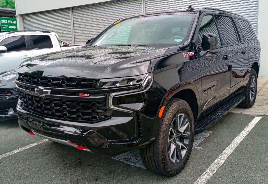 Black 2024 Chevrolet Suburban Z71, front three-quarter view